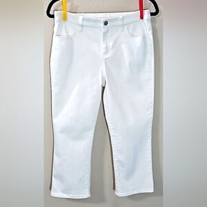 Chico's Perfect Stretch Girlfriend Slim Leg White Capri Pants Size 00/XS/2